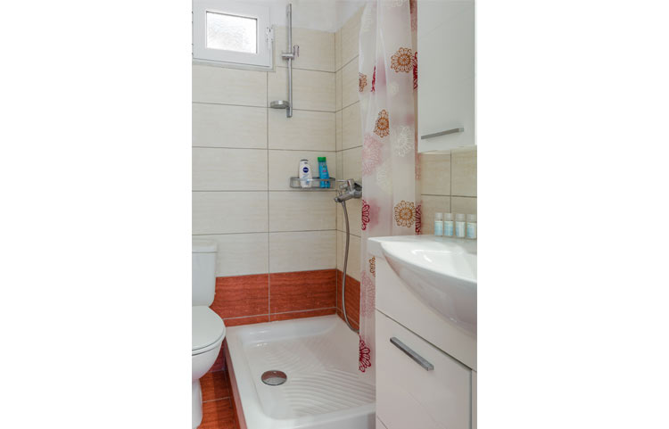 sarakinos-apartments-barbati-2bd50-bathroom-01