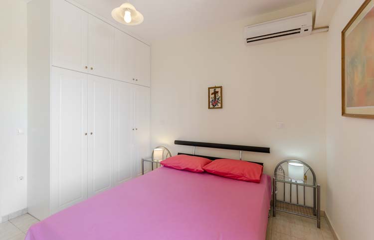 sarakinos-apartments-barbati-2bd50-bedroom-02